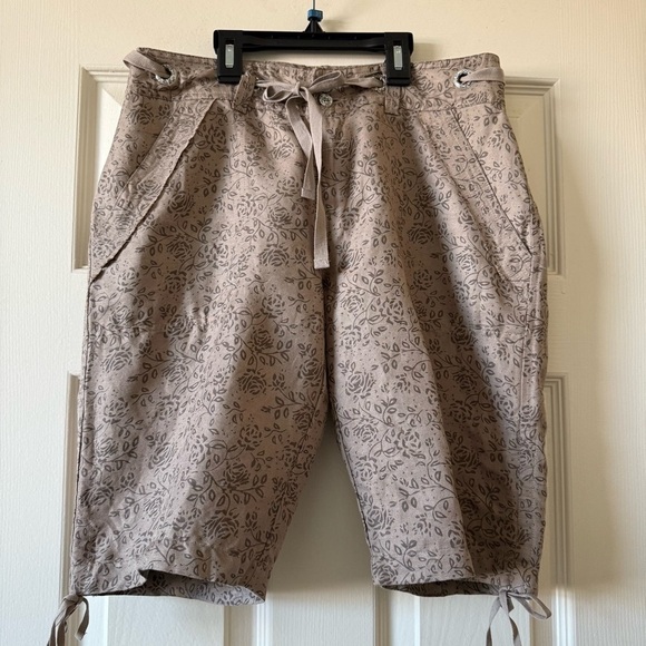 Sundance Baylee Bermuda Shorts Linen Blend Tan Floral Cargo Relaxed Fit Size 4 - Picture 1 of 15